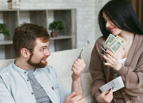 29 Crucial Signs A Man Is Using You For Money